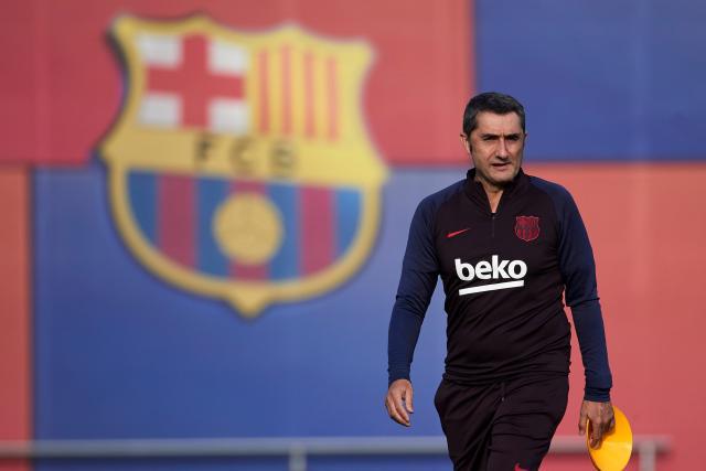 坑惨上海！他30分钟输20分 在场等于4打5，球迷：他一点作用都没有